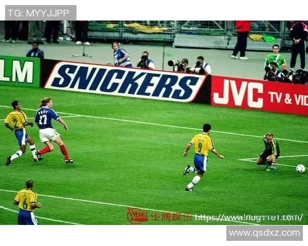 去年夺冠的足球明星背后的故事与荣耀之路